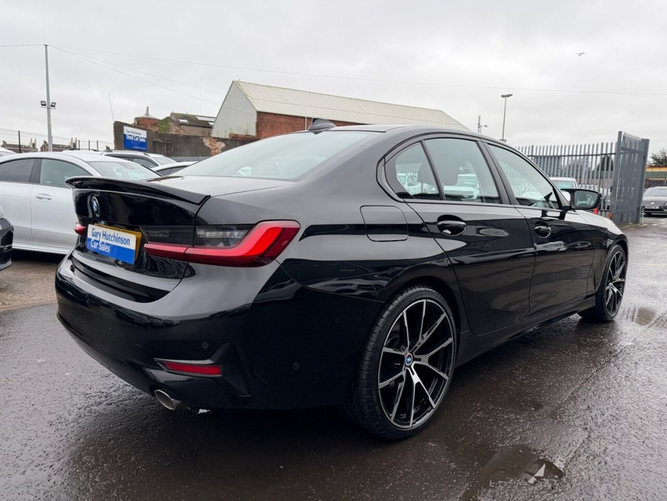 2021 BMW 3 Series - image 32
