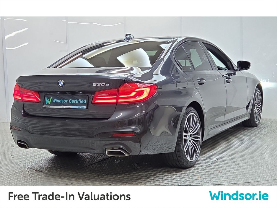 2019 BMW 5 Series - image 2