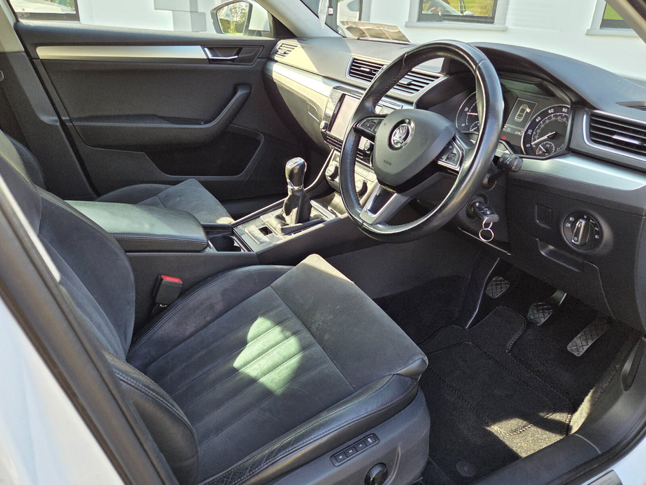 2017 Skoda Superb - image 11