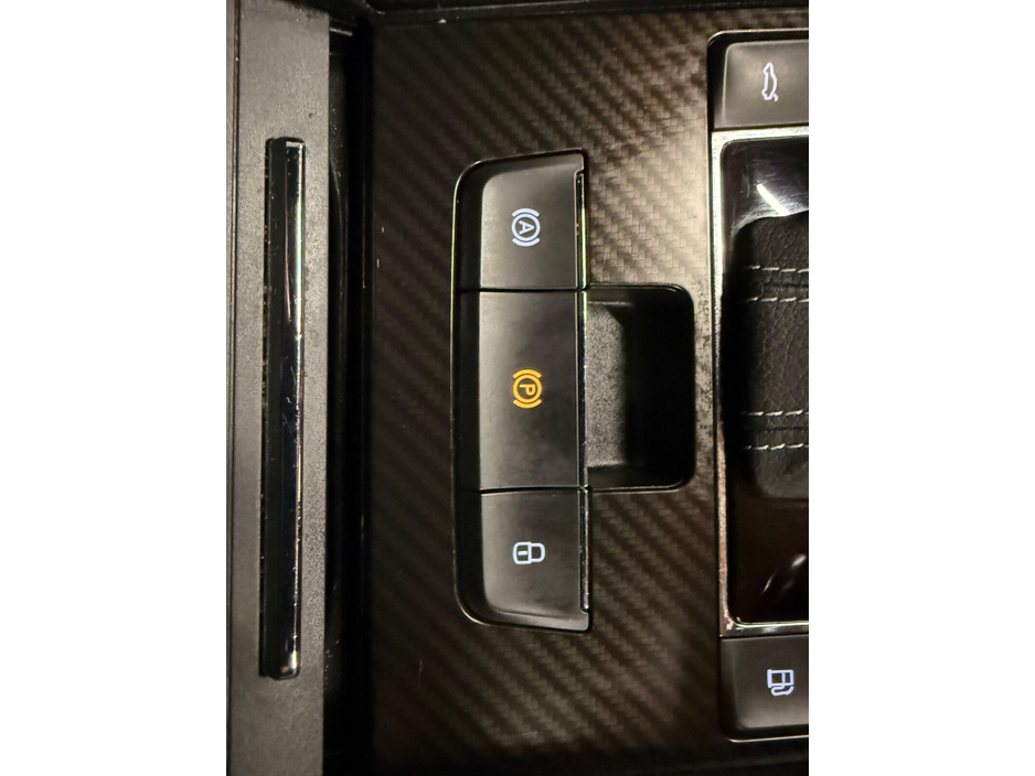 2022 Skoda Superb - image 16