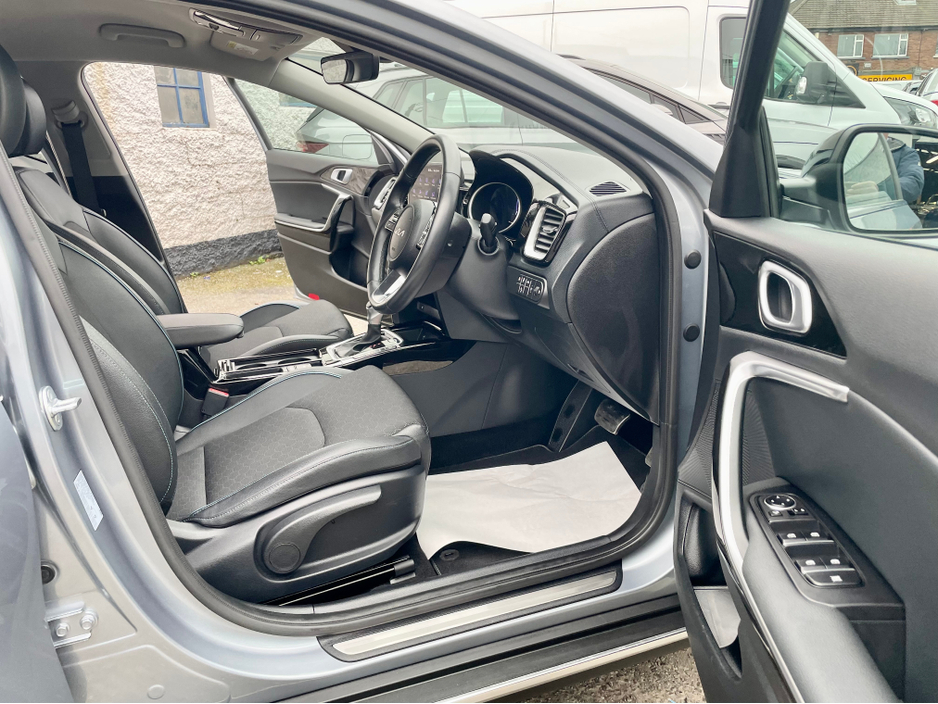 2024 Kia XCeed - image 8