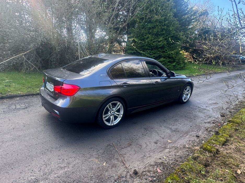 2018 BMW 3 Series - image 2