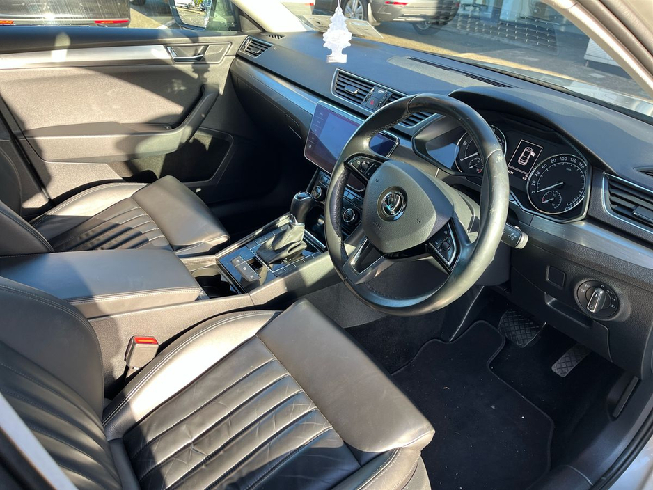 2019 Skoda Superb - image 6