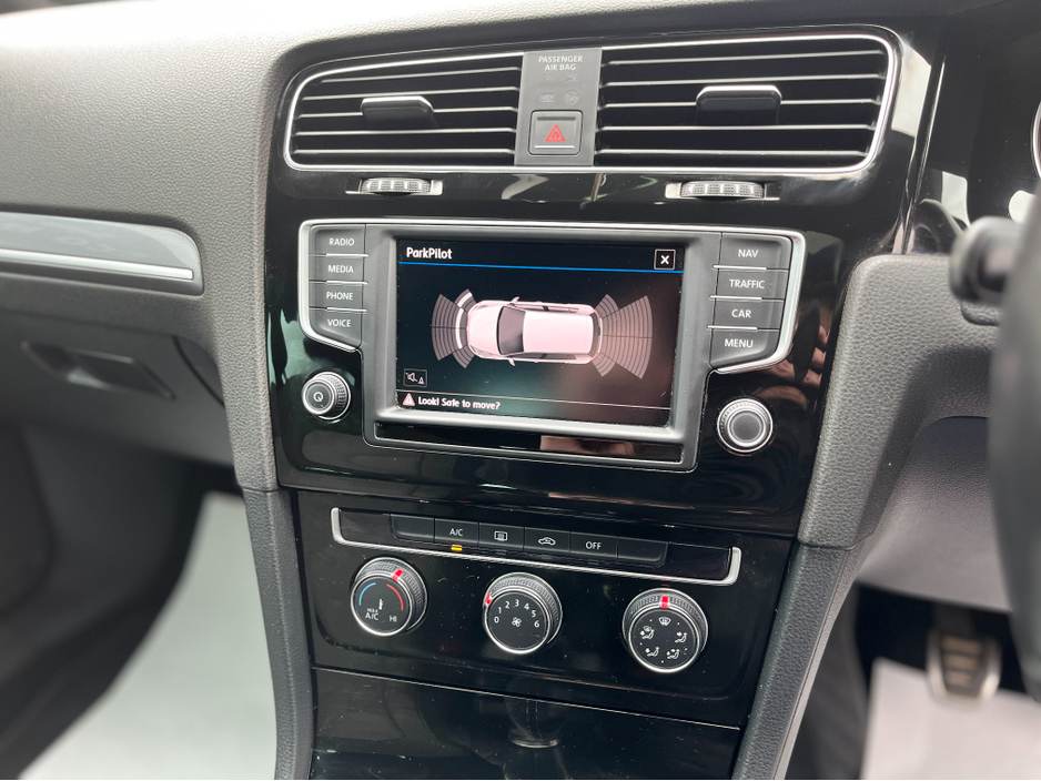 2016 Volkswagen Golf - image 10