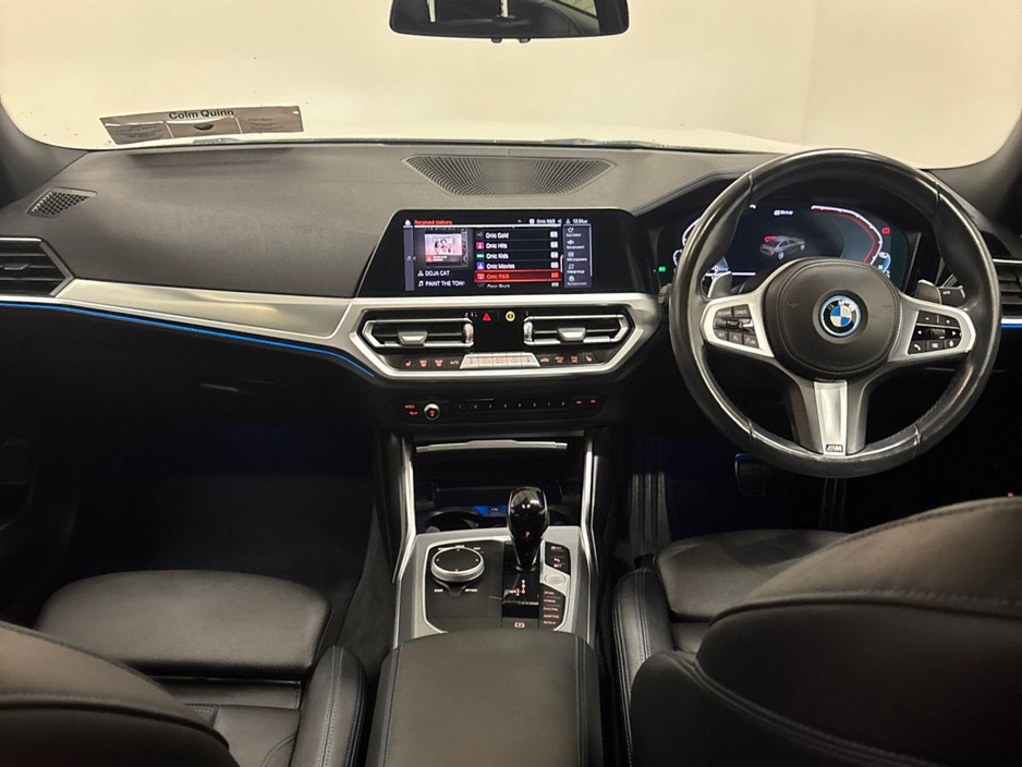 2022 BMW 3 Series - image 4