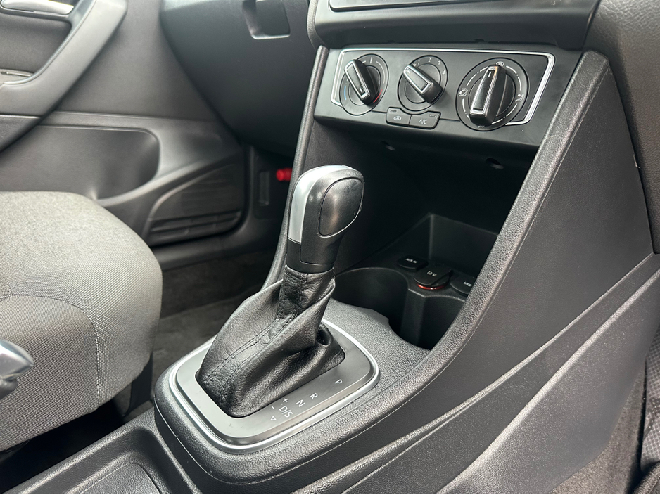 2017 Volkswagen Polo - image 22