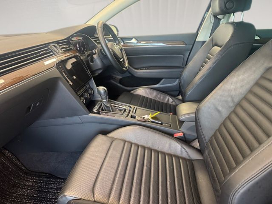 2018 Volkswagen Passat - image 17