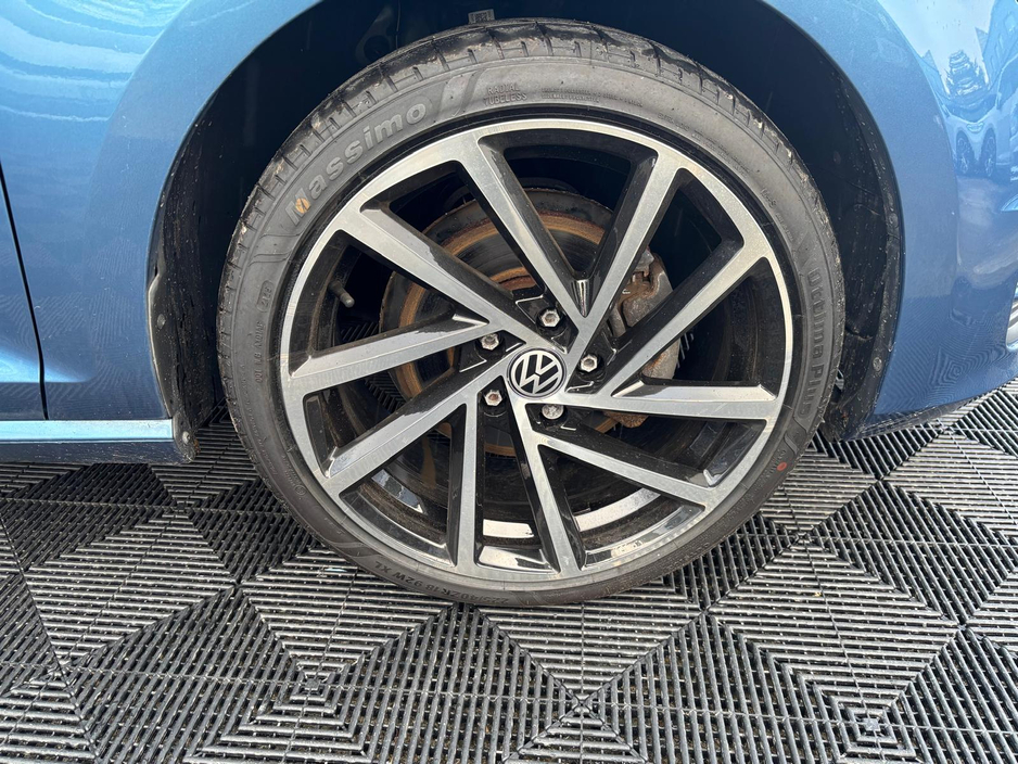 2014 Volkswagen Golf - image 3