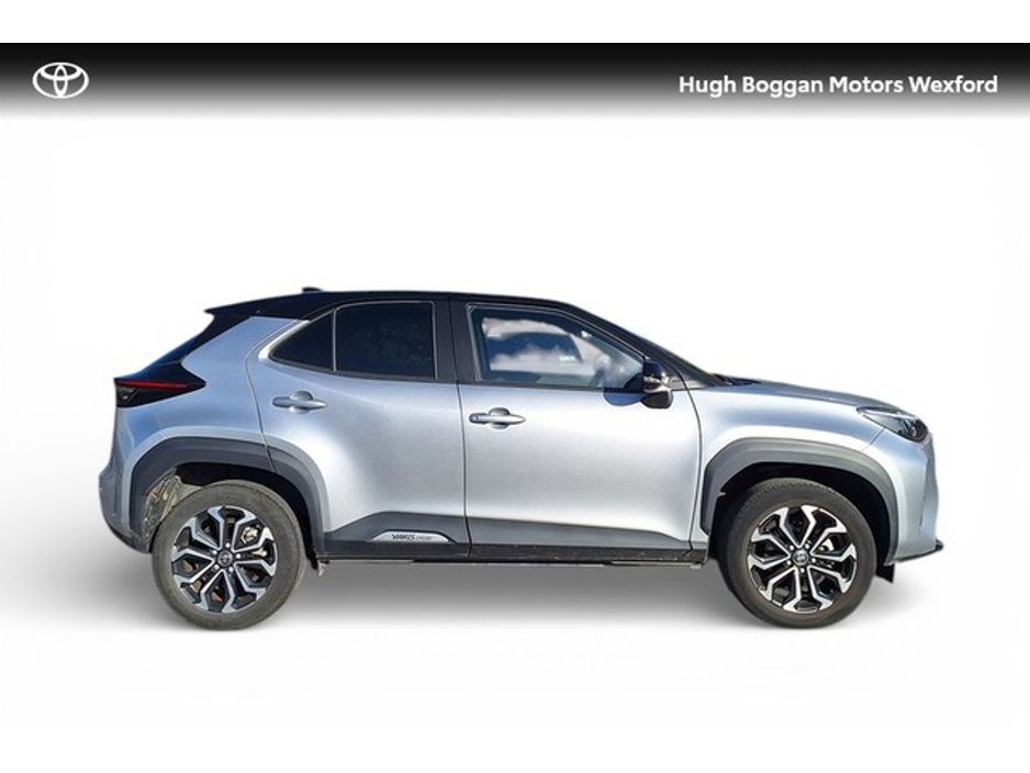 2024 Toyota Yaris Cross - image 3