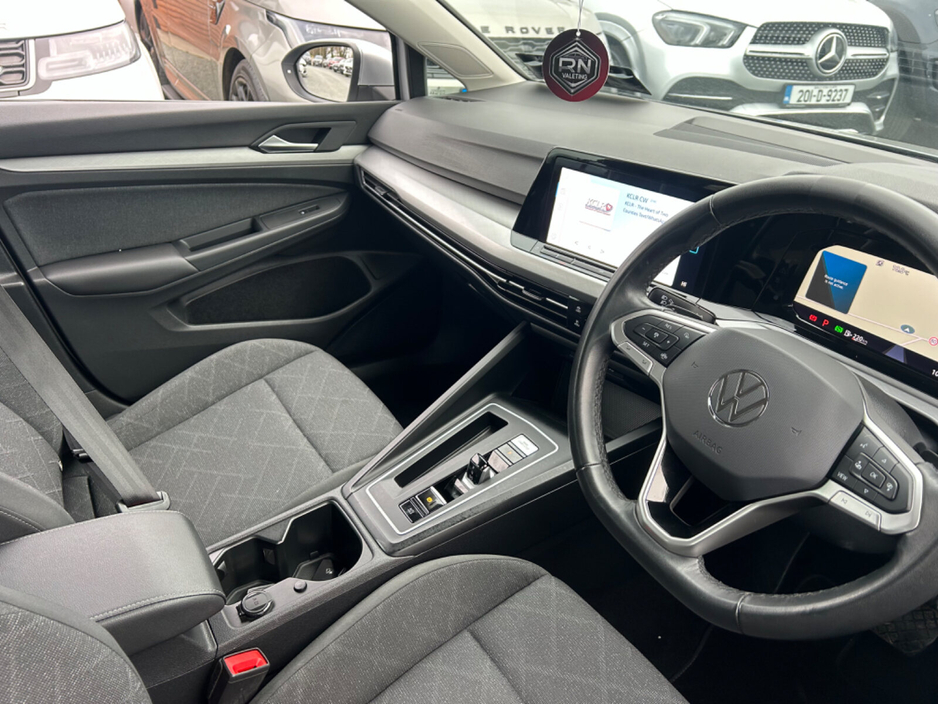 2023 Volkswagen Golf - image 13