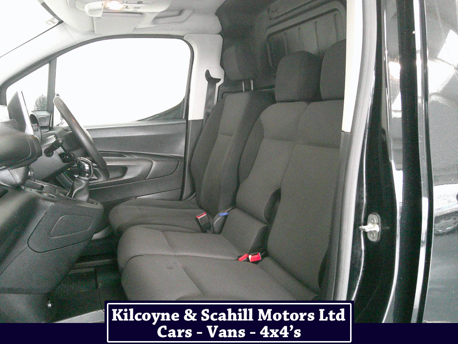 2021 Citroen Berlingo - image 13