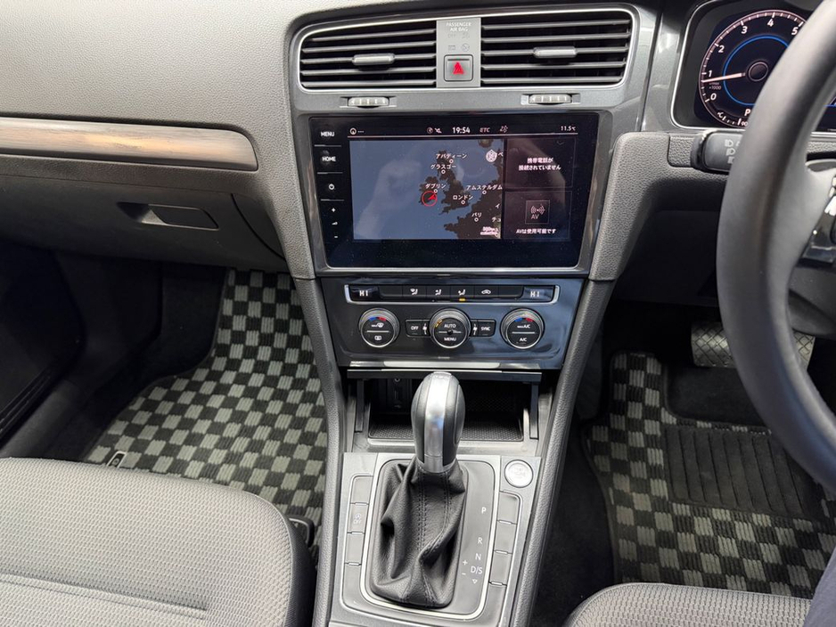 2018 Volkswagen Golf - image 21