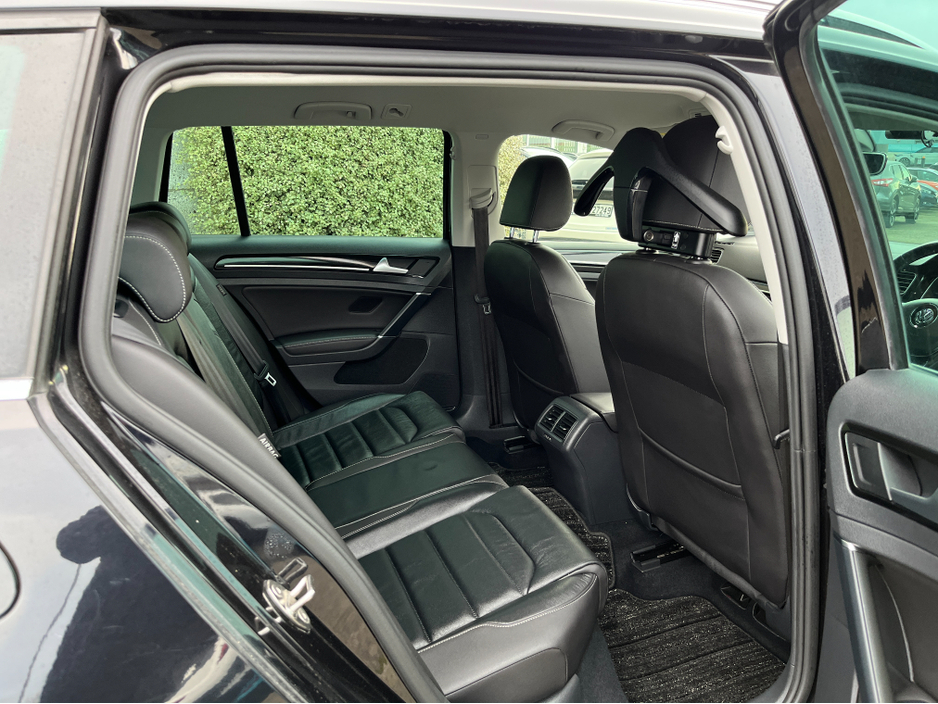 2020 Volkswagen Golf - image 9