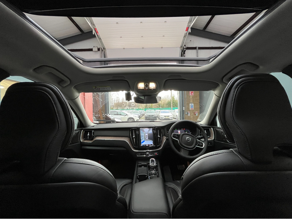 2022 Volvo XC60 - image 20