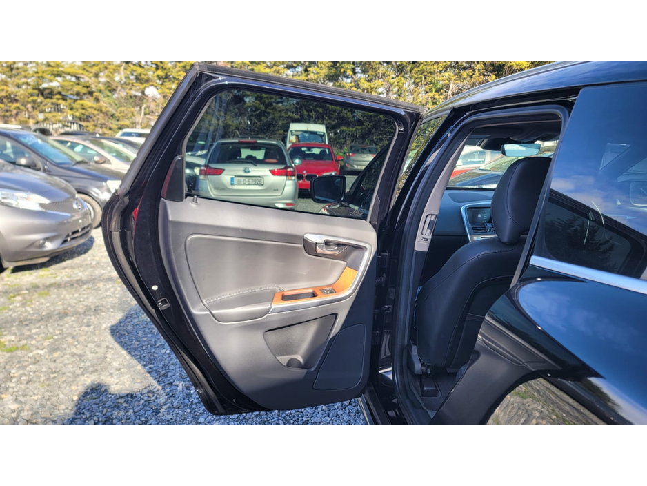 2016 Volvo XC60 - image 16