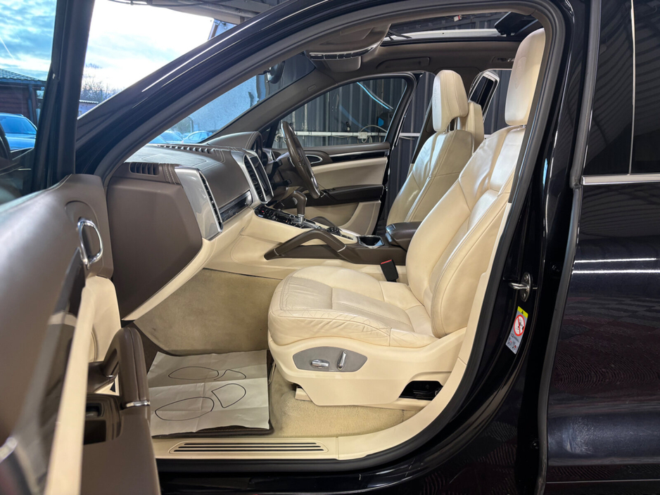 2012 Porsche Cayenne - image 20