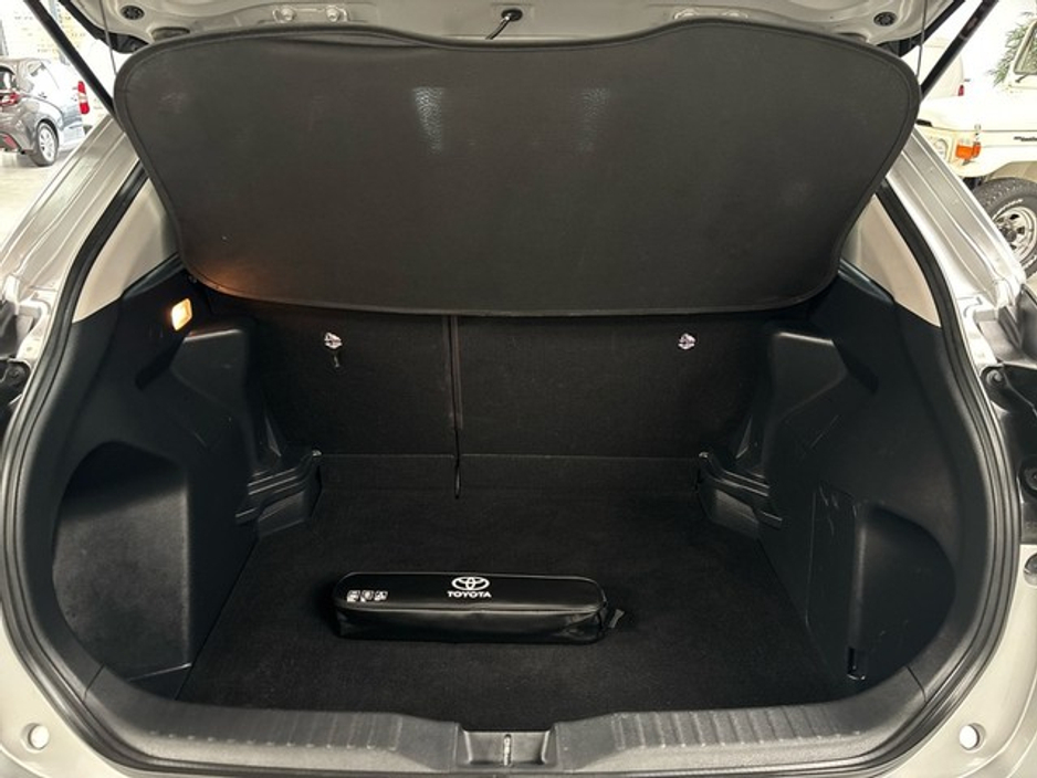 2022 Toyota Yaris Cross - image 10