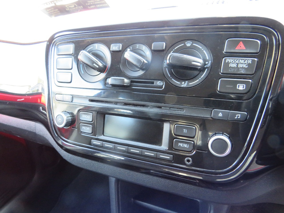 2014 Volkswagen up! - image 14