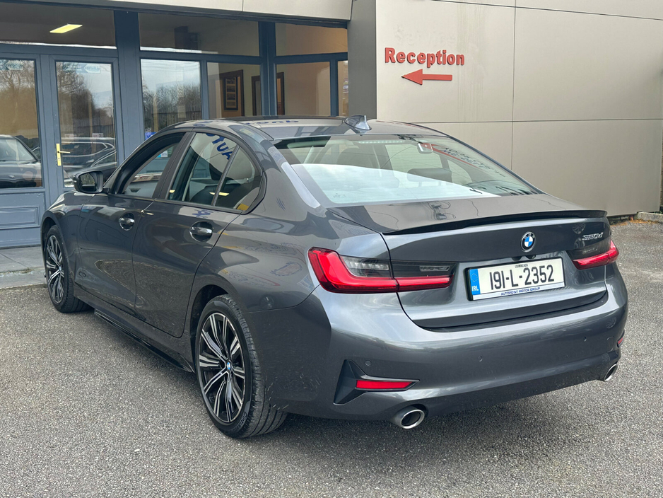 2019 BMW 3 Series - image 2