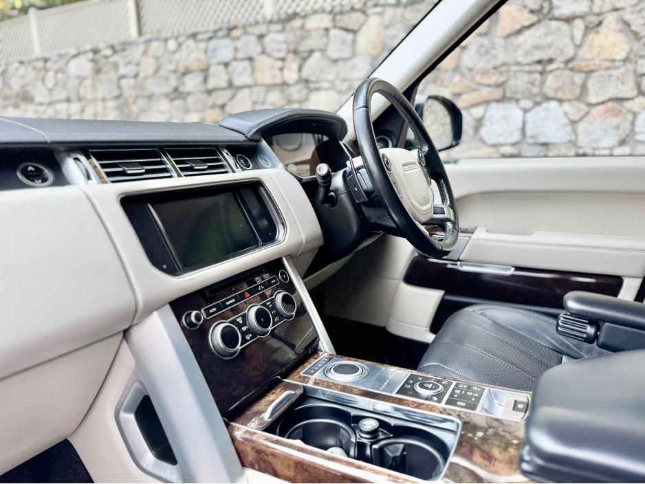 2014 Land Rover Range Rover - image 26