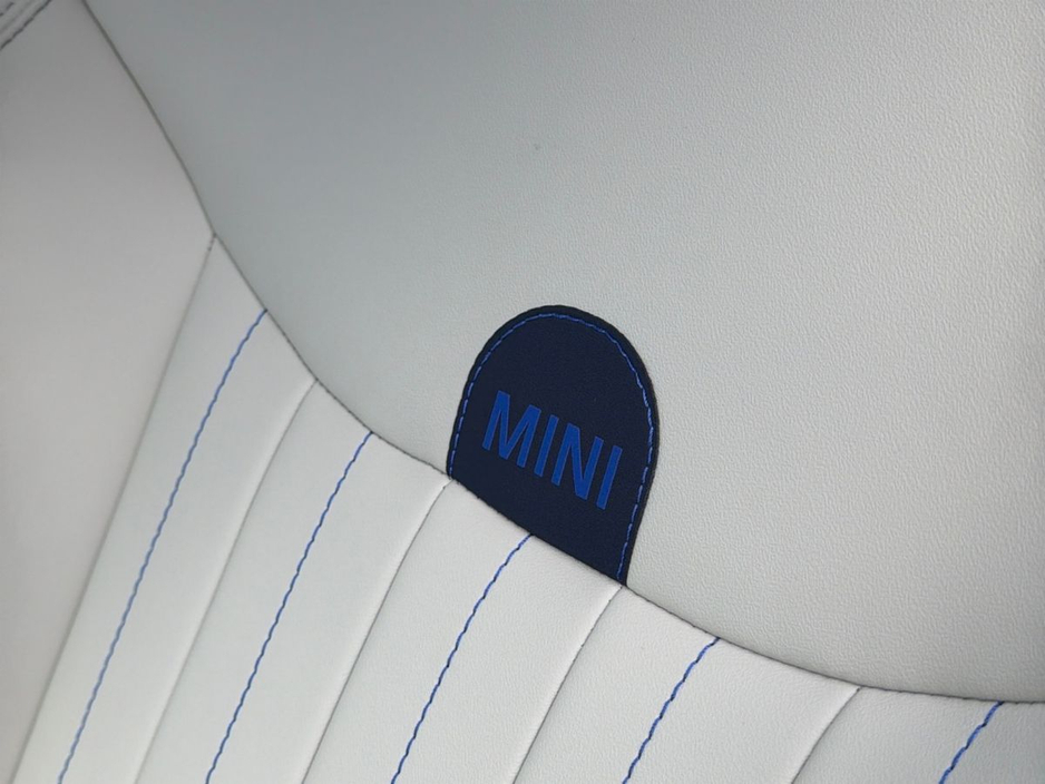 2025 MINI Hatch Cooper SE €32,950