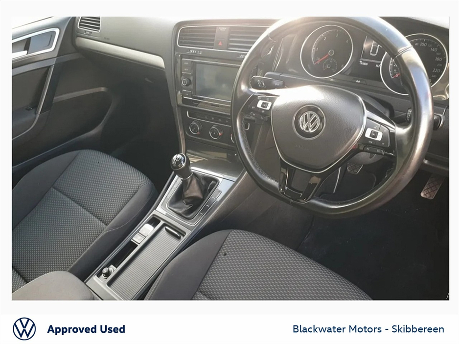 2021 Volkswagen Golf - image 7