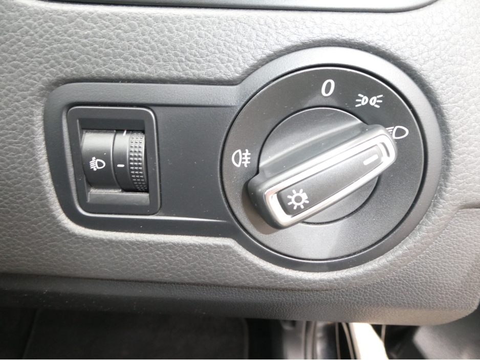 2016 Volkswagen Polo - image 24