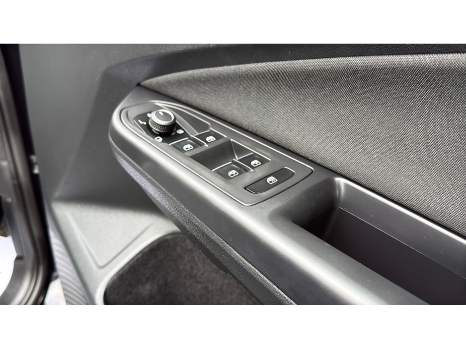 2021 Volkswagen Golf - image 42