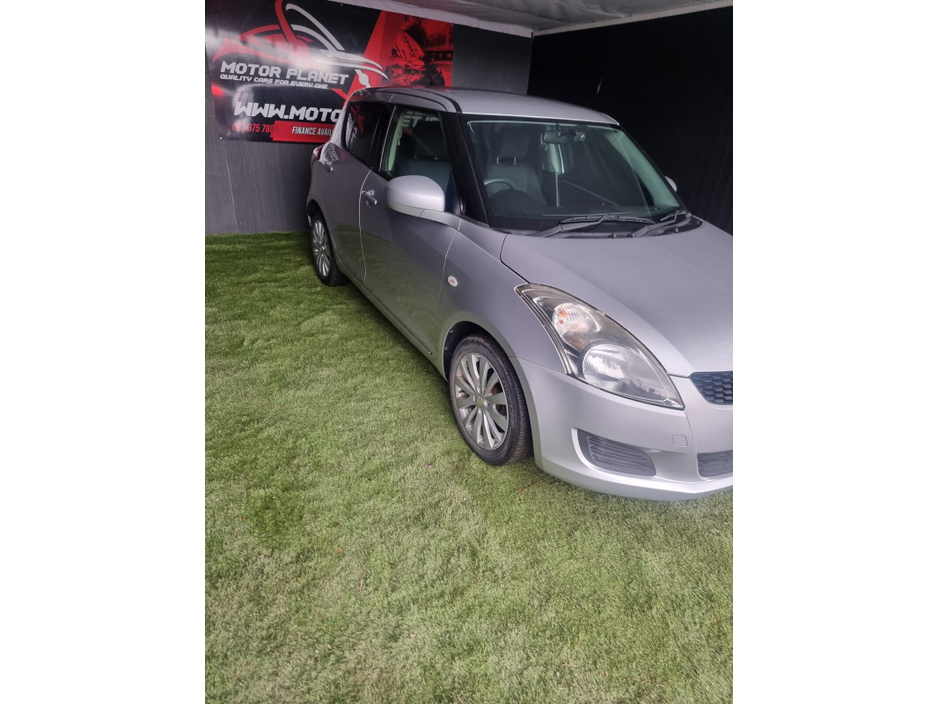 2012 Suzuki Swift - image 2