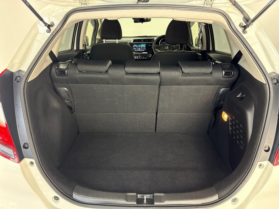 2018 Honda Fit TOUCHSCREEN DISPLAY**MEDIA CONNECTIVITY**KEYLESS START**REVERSE CAMERA**PARKING SENSORS**CRUISE CONTROL**SEMI DIGITAL DASH**LANE ASSIST**EMERGENCY BRAKE ASSIST**AIR CONDITIONING**ELECTRIC WINDOWS** €11,995