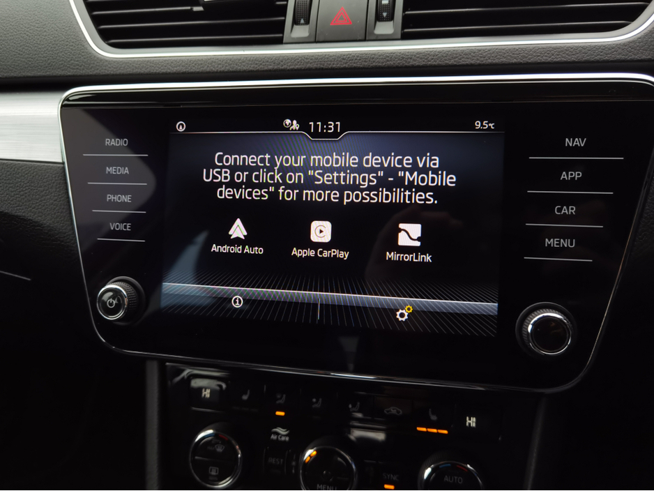 2023 Skoda Superb - image 18