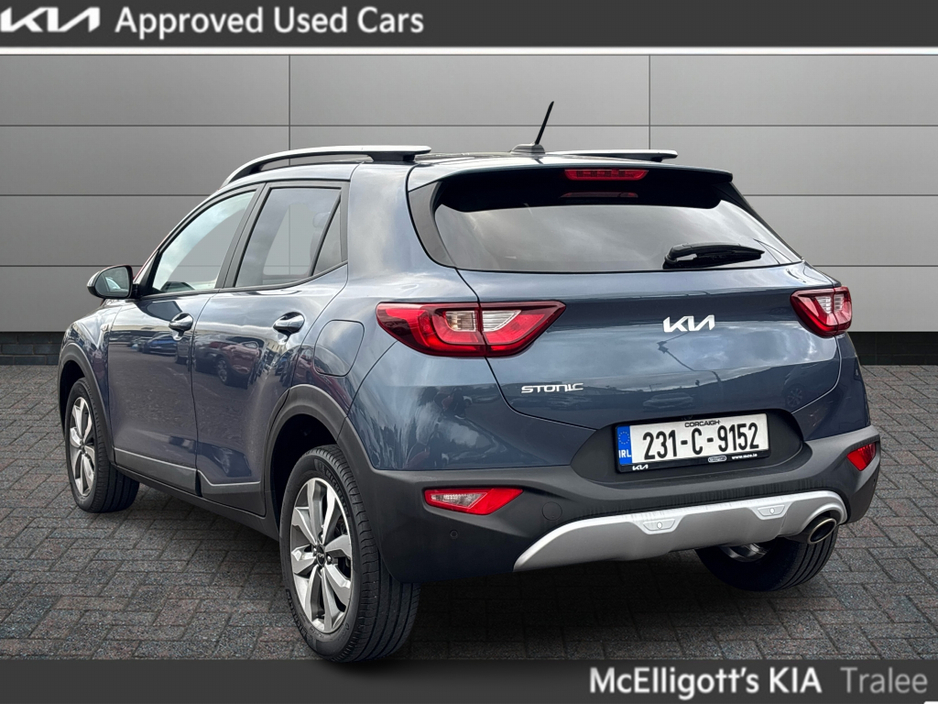 2023 Kia Stonic - image 2