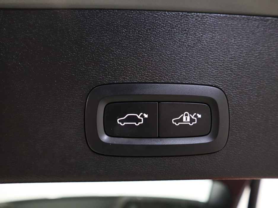 2023 Volvo XC40 - image 31