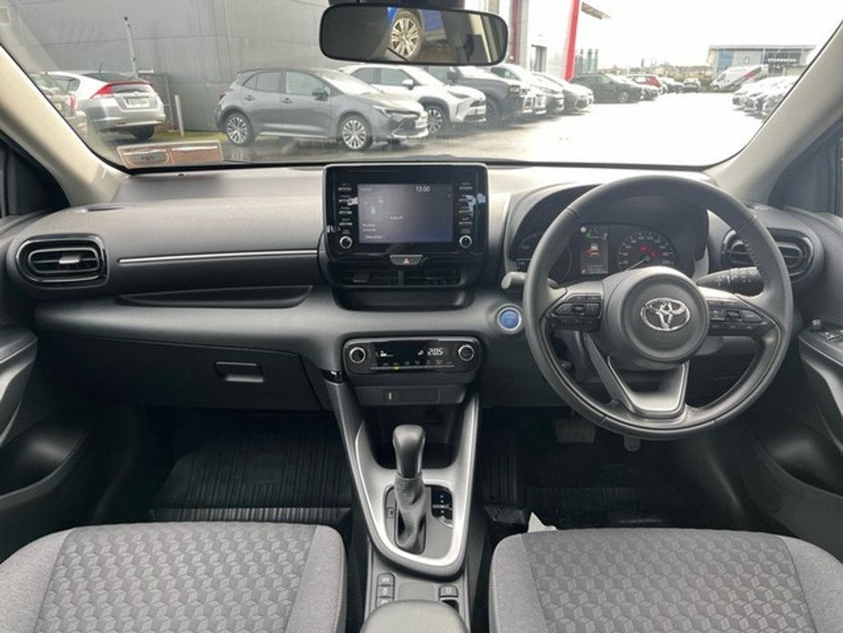 2023 Toyota Yaris YARIS LUNA HYBRID €24,450