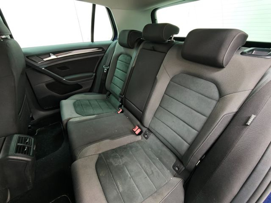 2018 Volkswagen Golf - image 10