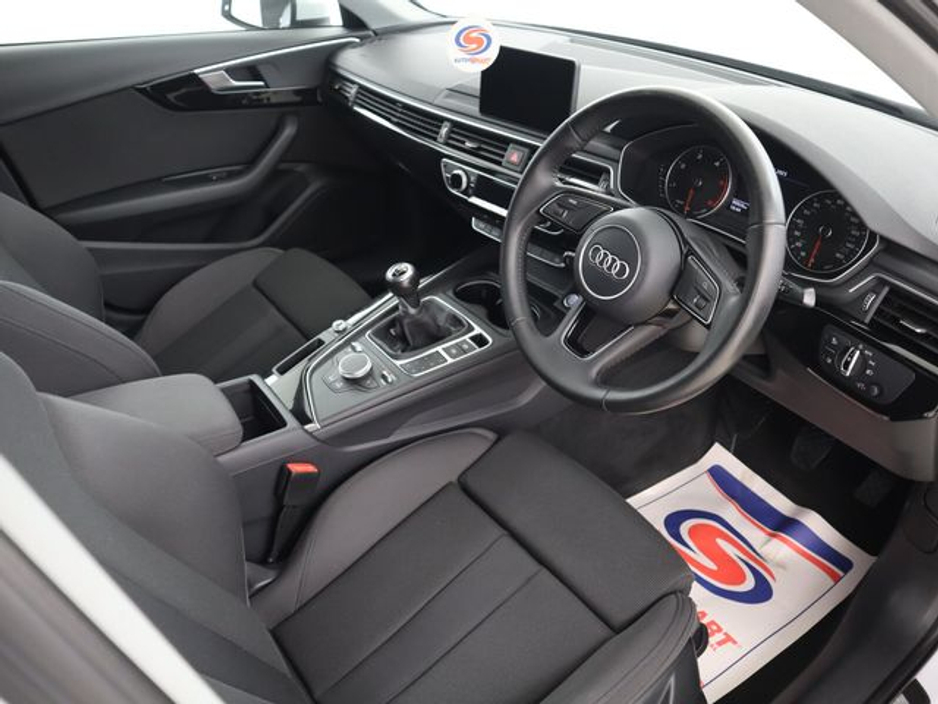 2016 Audi A4 - image 12