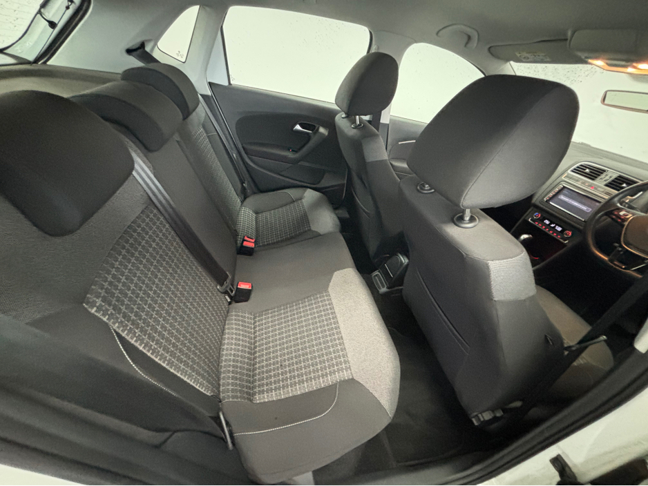 2016 Volkswagen Polo - image 10