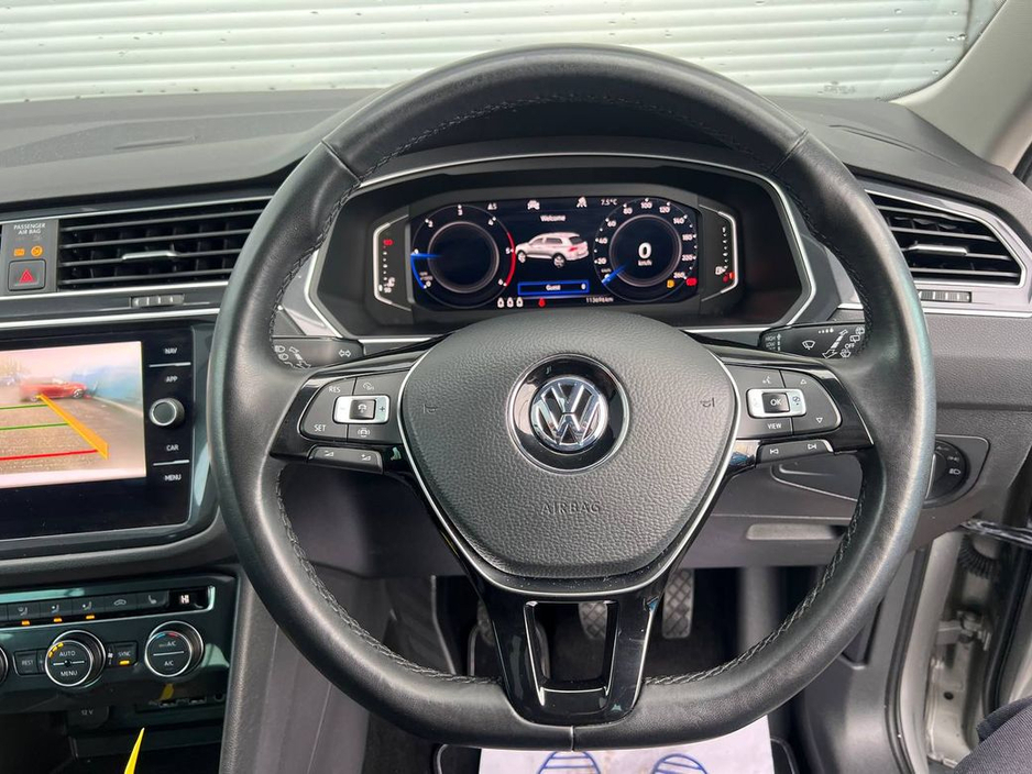 2020 Volkswagen Tiguan R-LINE 2.0 TDI // OPENING PAN ROOF // 19" R-LINE ALLOYS // HEATED R-LINE LEATHER SEATS // 360 PARKING SENSORS €28,900