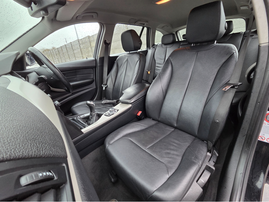 2014 BMW 3 Series - image 16