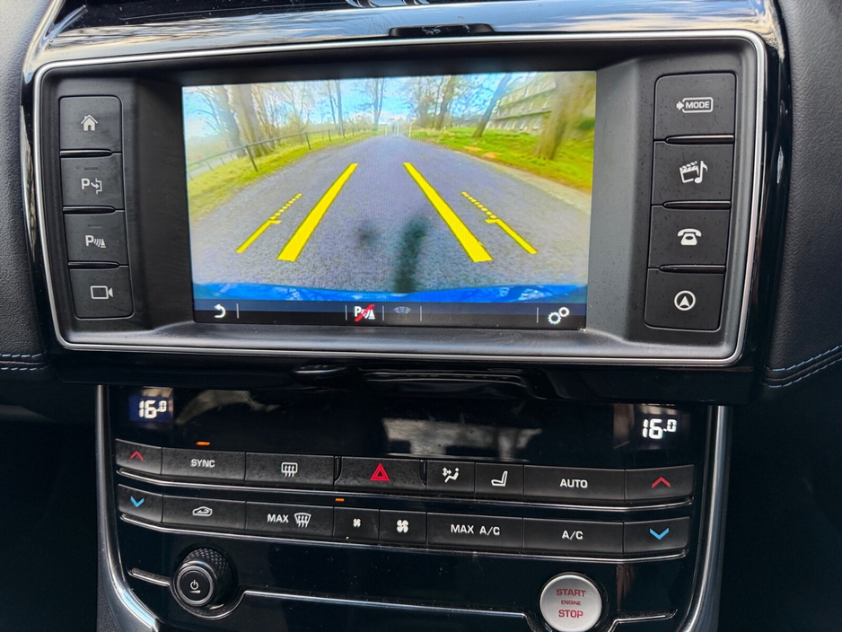 2015 Jaguar XE - image 10