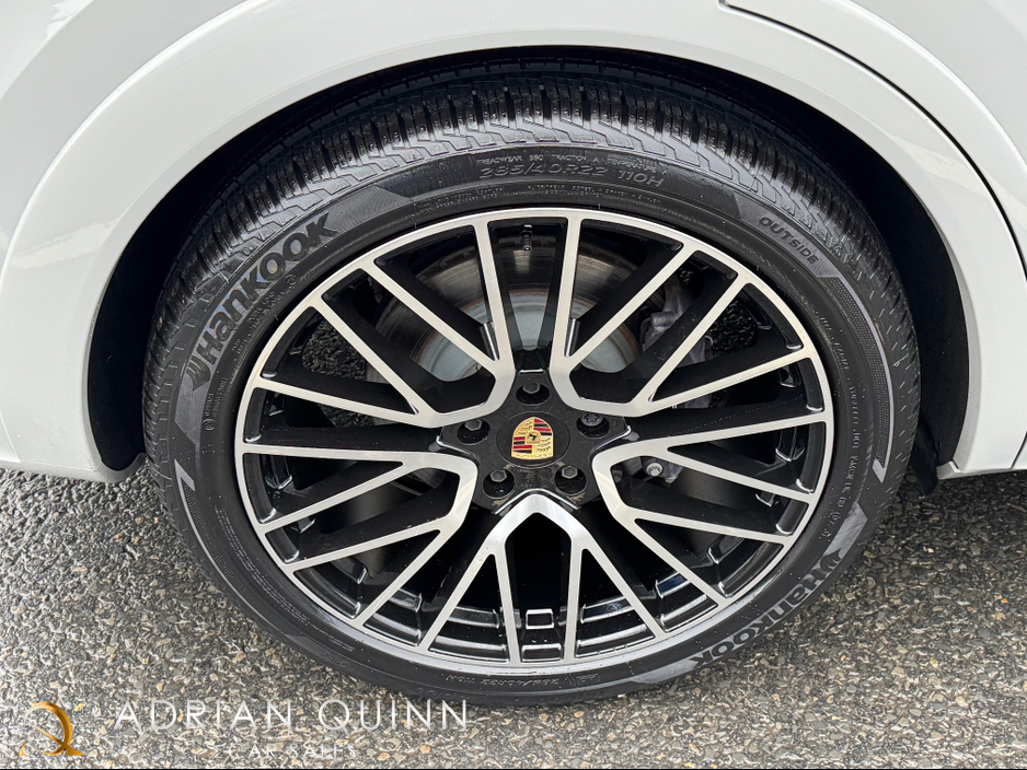 2024 Porsche Cayenne 3.0 V6 E-HYBRID AUTO==HUGE SPEC==COST €153K NEW== €116,950