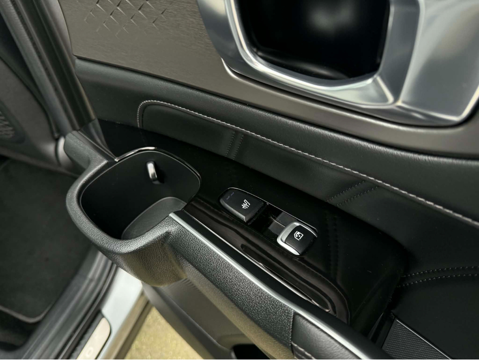 2023 Kia Sorento - image 26