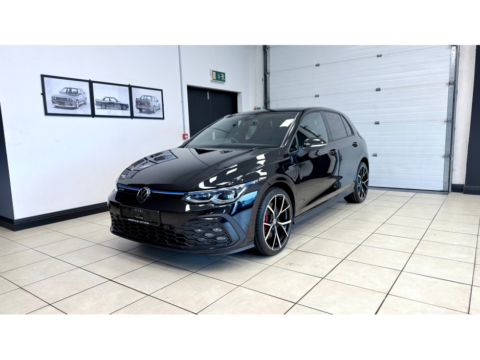 2023 Volkswagen Golf - image 7