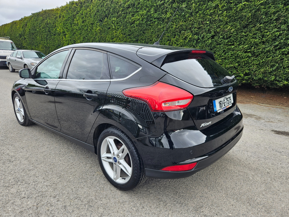 2016 Ford Focus - image 5