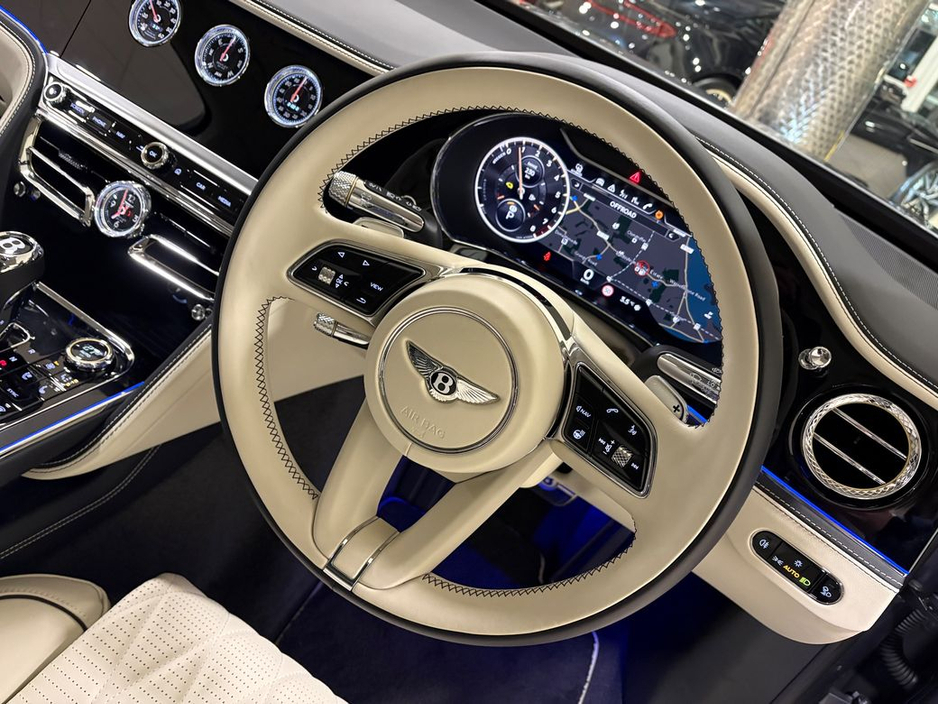 2025 Bentley Flying Spur 3.0 V6 E-HYBRID AZURE=AS NEW//HUGE SPEC=PAN ROOF//BALANCE OF BENTLEY WARRANTY=ONLY €150 ANNUAL ROAD TAX//TAILORED FINANCE PACKAGES AVAILABLE=TRADE INS €249,995