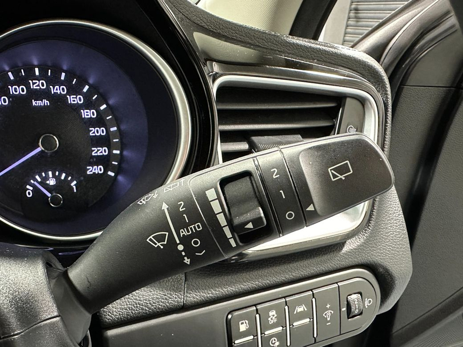 2023 Kia XCeed - image 17