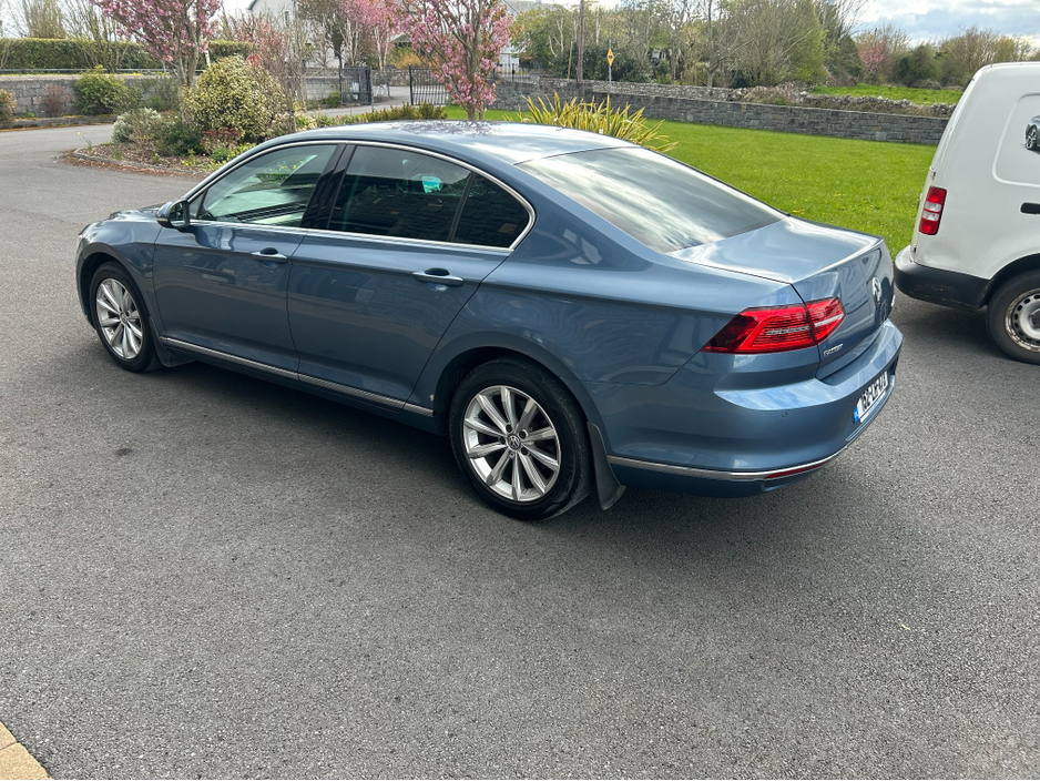 2015 Volkswagen Passat - image 6