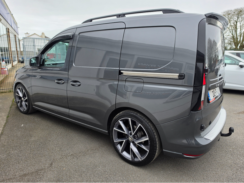 2021 Volkswagen Caddy - image 9