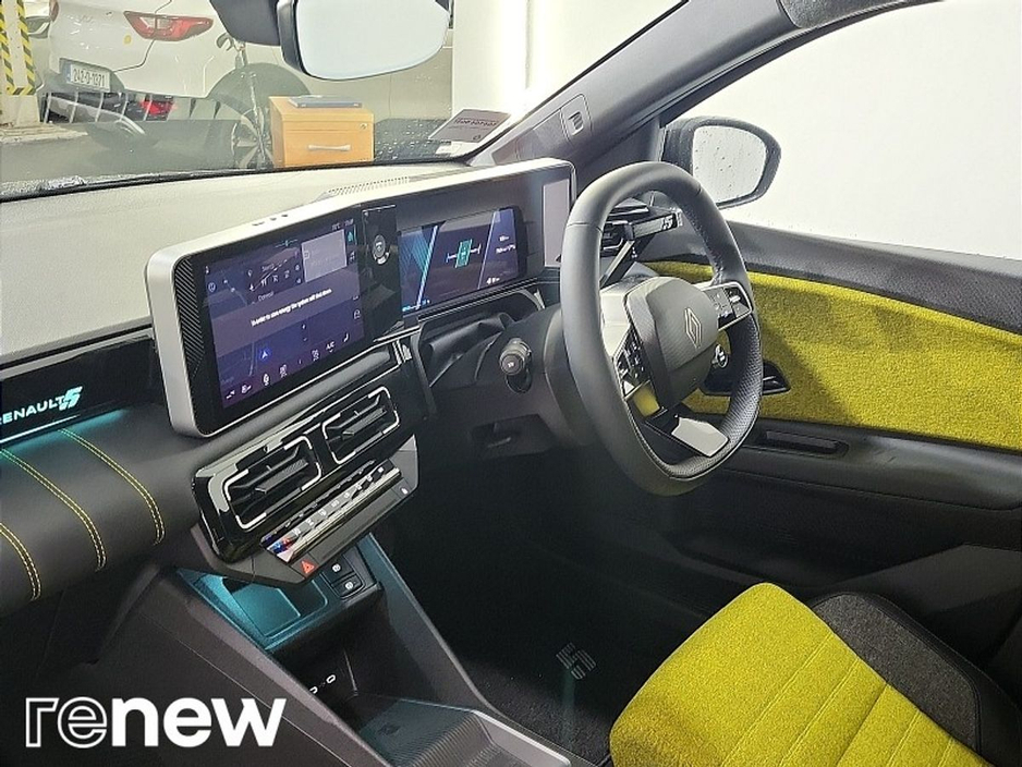 2025 Renault 5 - image 24