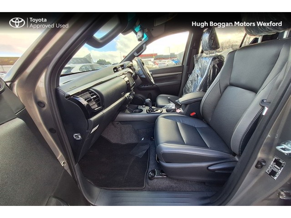 2025 Toyota Hilux 2.8D4D INVINCIBLE + VAT €53,655